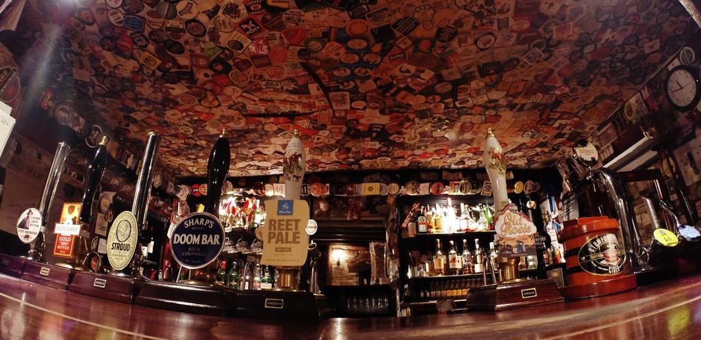 The Crown Inn Rodmarton Exterior photo