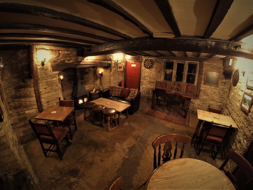 The Crown Inn Rodmarton Exterior photo
